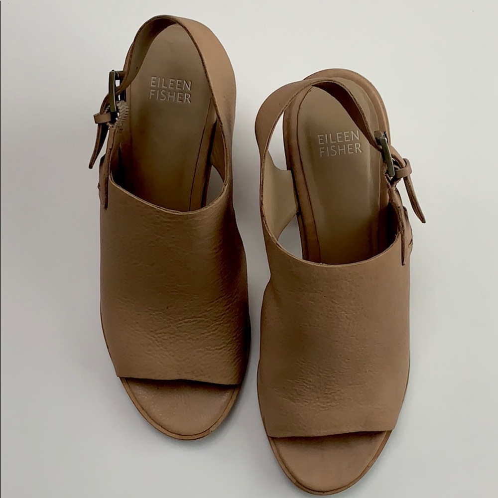 Eileen Fisher 7.5 Tan Vero Cuolo open toe sandal